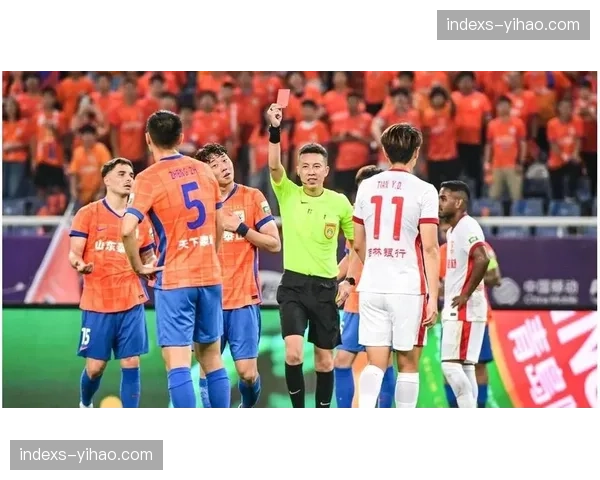 山东泰山三中卫体系控球不稳 克雷桑回撤过深导致进攻衔接出现断层